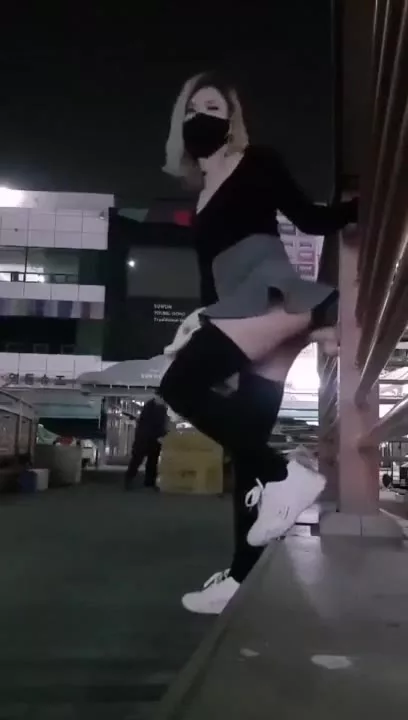 Bokep Indo Cewek Sange Colmek Di Parkiran